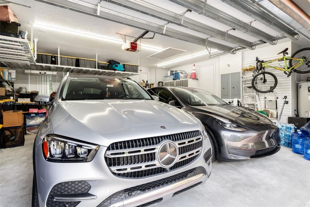 最近售出: $2,450,000 (5 贝兹, 5 浴室, 4136 平方英尺)