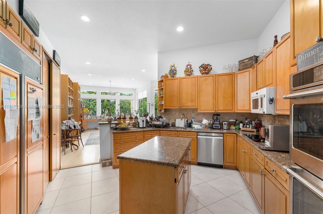 最近售出: $2,450,000 (5 贝兹, 5 浴室, 4136 平方英尺)