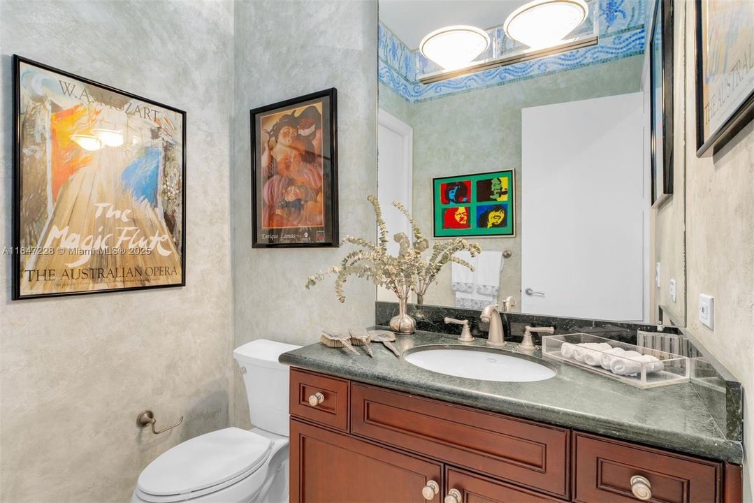 最近售出: $2,450,000 (5 贝兹, 5 浴室, 4136 平方英尺)