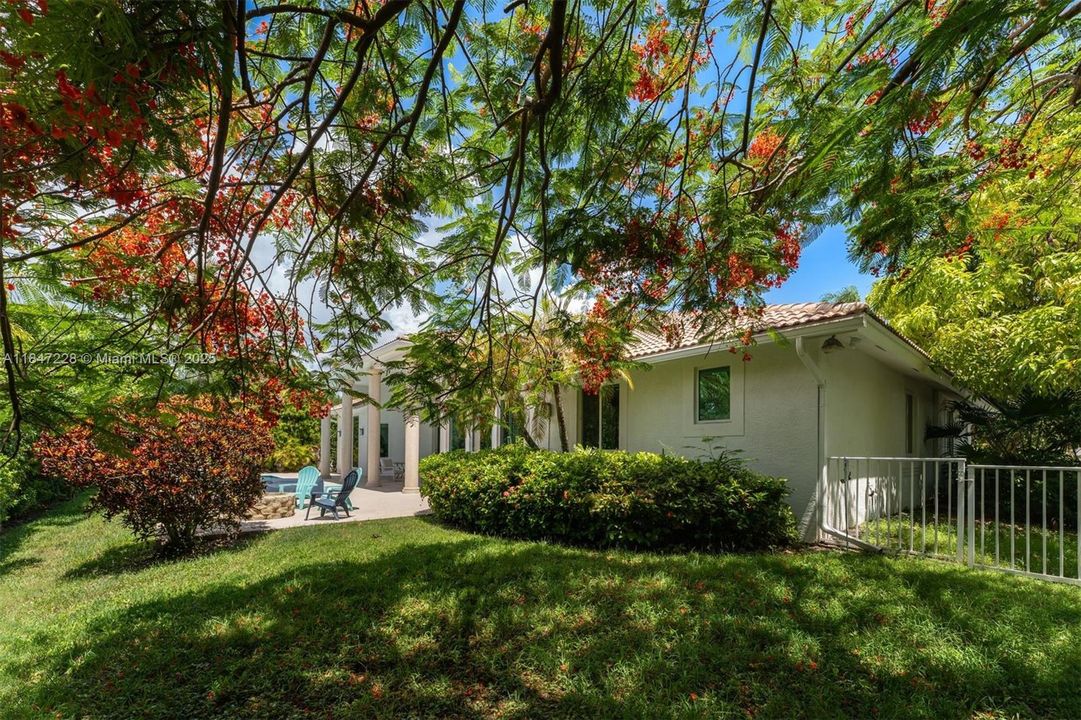 最近售出: $2,450,000 (5 贝兹, 5 浴室, 4136 平方英尺)