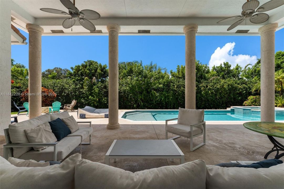 最近售出: $2,450,000 (5 贝兹, 5 浴室, 4136 平方英尺)