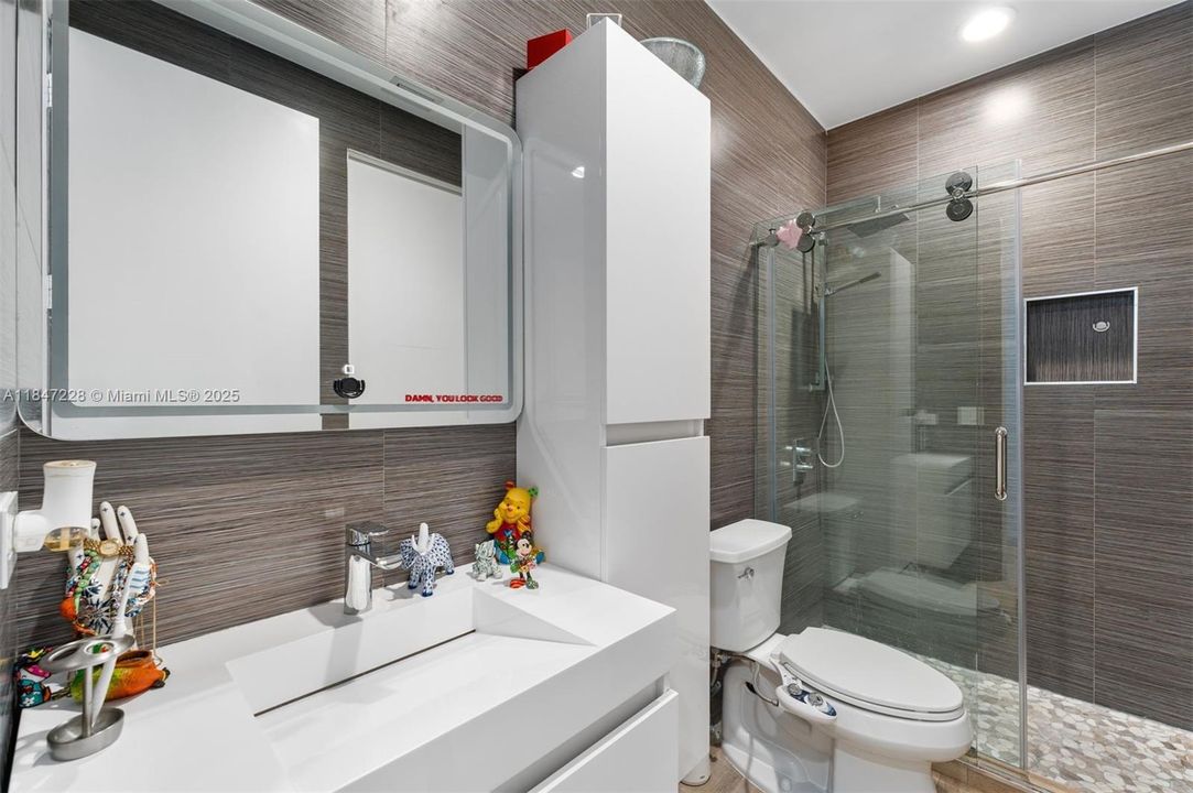 最近售出: $2,450,000 (5 贝兹, 5 浴室, 4136 平方英尺)