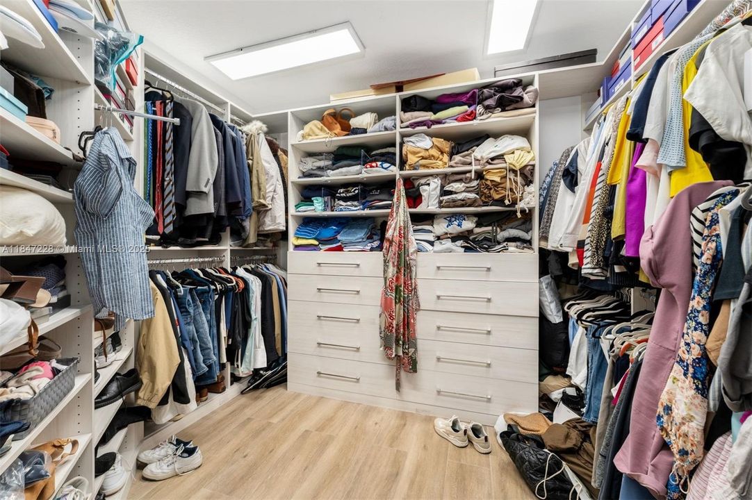 最近售出: $2,450,000 (5 贝兹, 5 浴室, 4136 平方英尺)