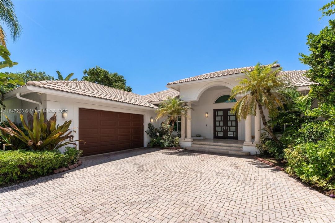 最近售出: $2,450,000 (5 贝兹, 5 浴室, 4136 平方英尺)