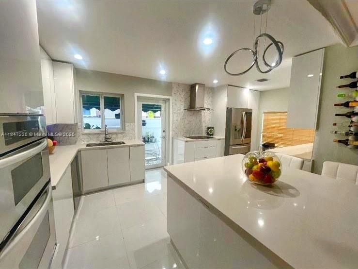 Под контрактом: $535,000 (3 спален, 3 ванн, 1890 Квадратных фут)