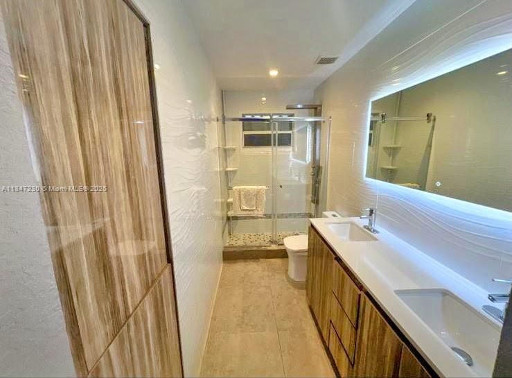 Под контрактом: $535,000 (3 спален, 3 ванн, 1890 Квадратных фут)