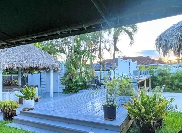 Под контрактом: $535,000 (3 спален, 3 ванн, 1890 Квадратных фут)