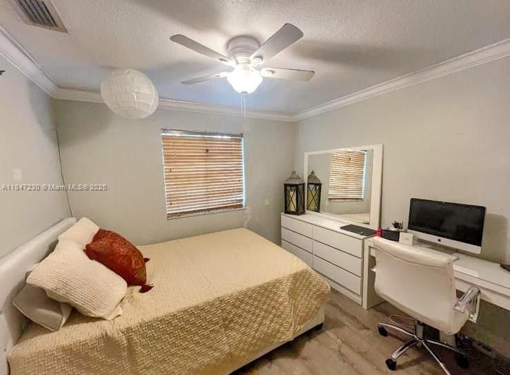 Под контрактом: $535,000 (3 спален, 3 ванн, 1890 Квадратных фут)