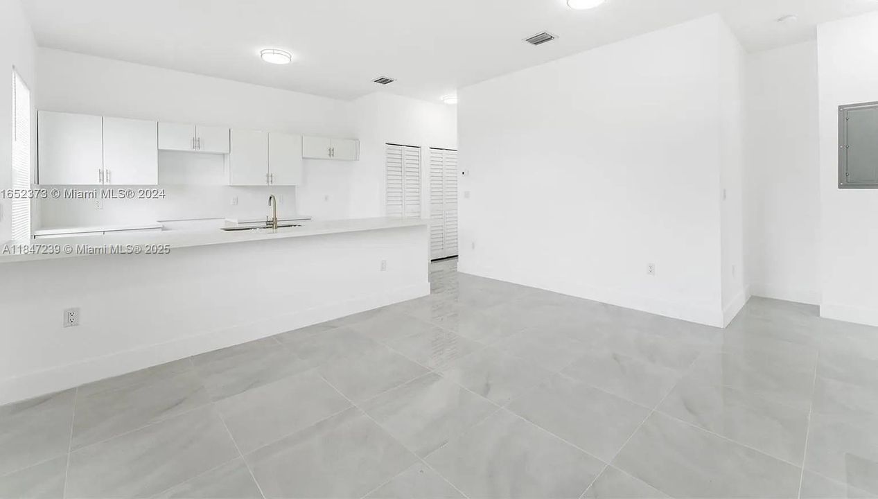 Activo con contrato: $189,000 (0.12 acres)