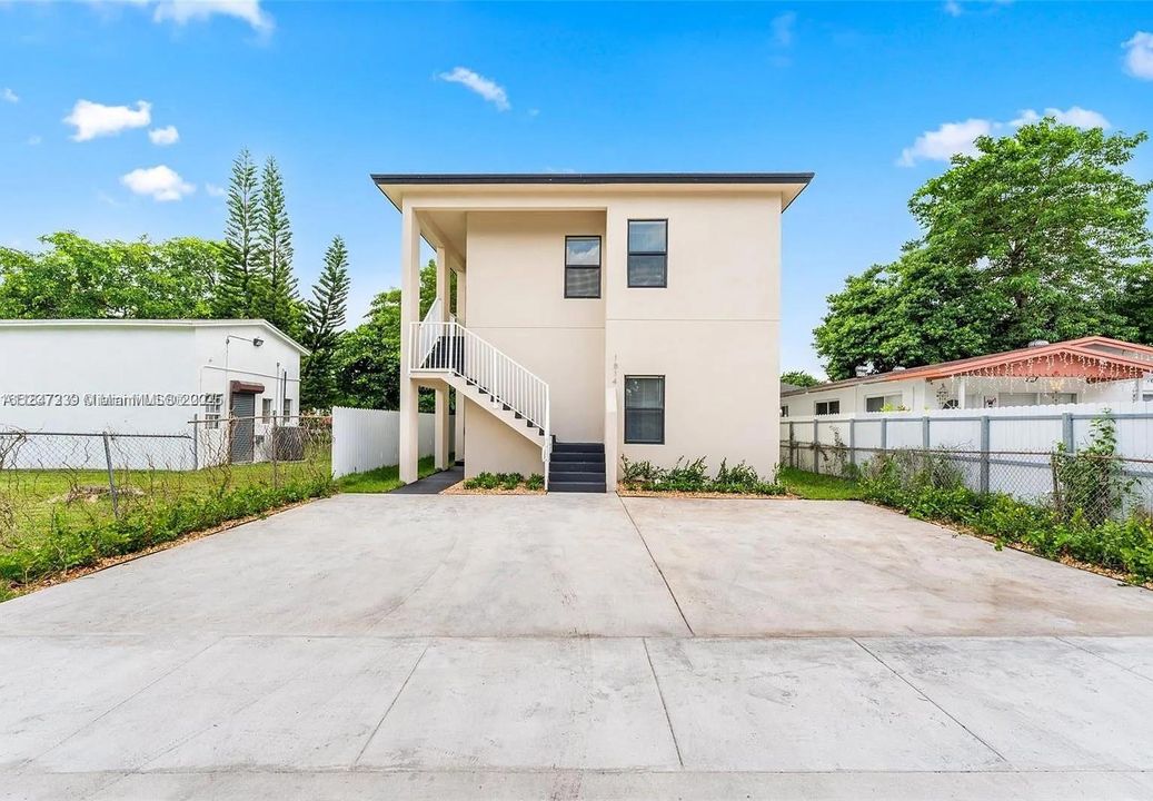 Activo con contrato: $189,000 (0.12 acres)