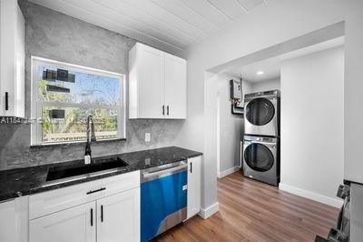 最近售出: $339,900 (3 贝兹, 1 浴室, 936 平方英尺)