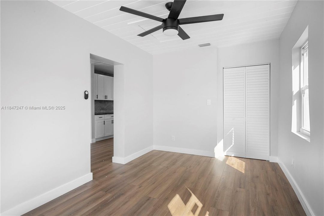 最近售出: $339,900 (3 贝兹, 1 浴室, 936 平方英尺)