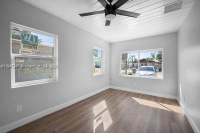 最近售出: $339,900 (3 贝兹, 1 浴室, 936 平方英尺)