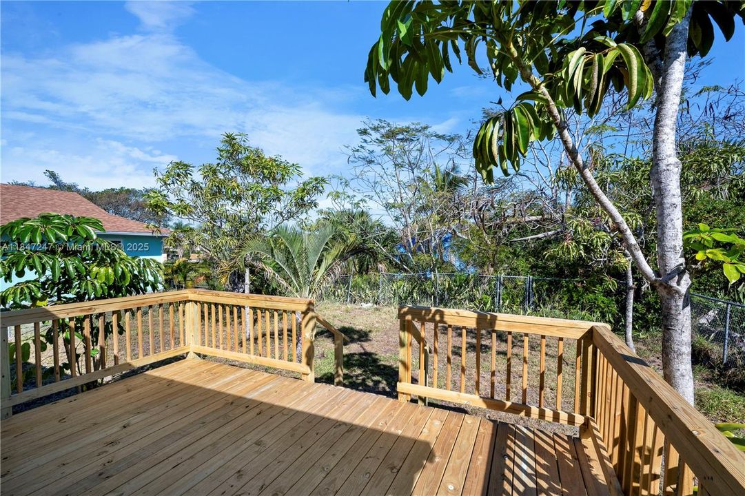 最近售出: $339,900 (3 贝兹, 1 浴室, 936 平方英尺)