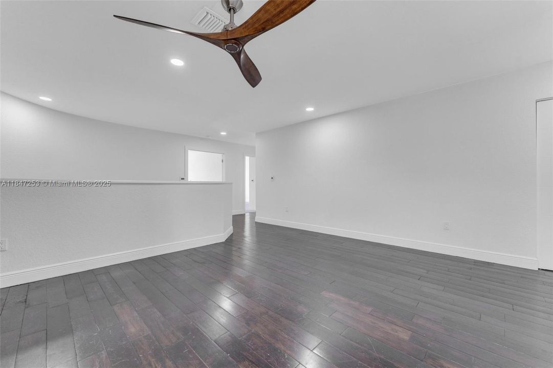 En Venta: $1,215,000 (6 camas, 4 baños, 3976 Pies cuadrados)