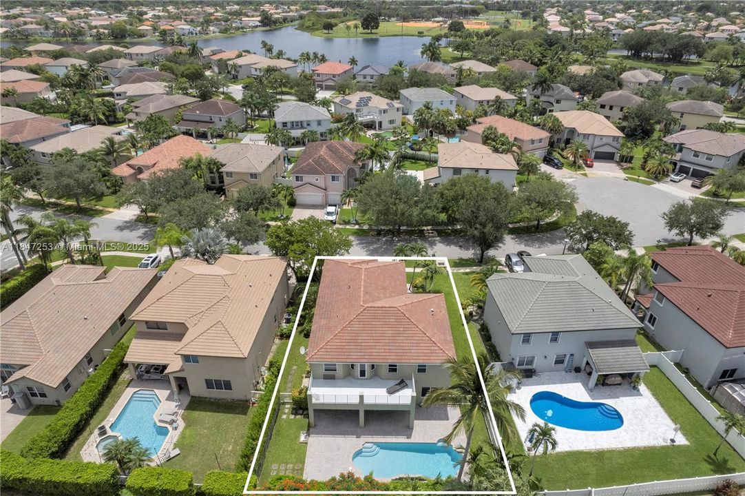 En Venta: $1,215,000 (6 camas, 4 baños, 3976 Pies cuadrados)