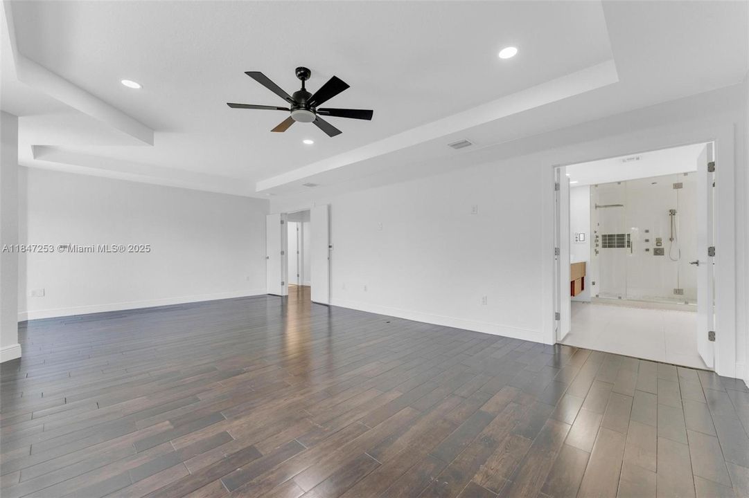 En Venta: $1,215,000 (6 camas, 4 baños, 3976 Pies cuadrados)