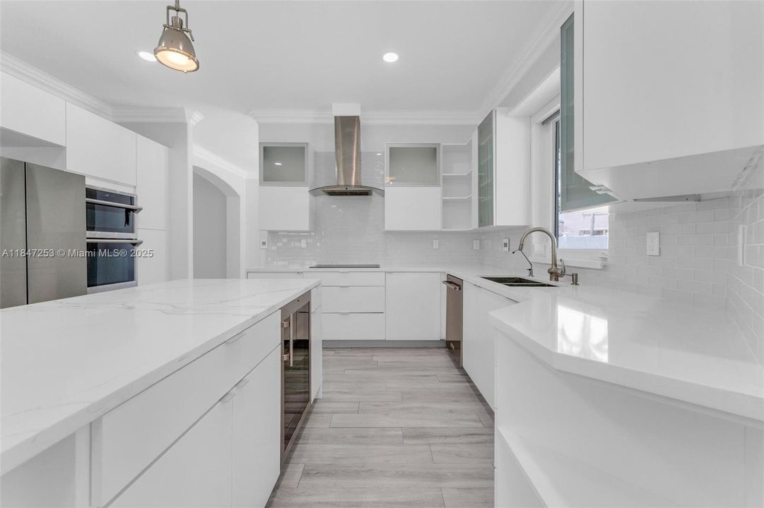 En Venta: $1,215,000 (6 camas, 4 baños, 3976 Pies cuadrados)