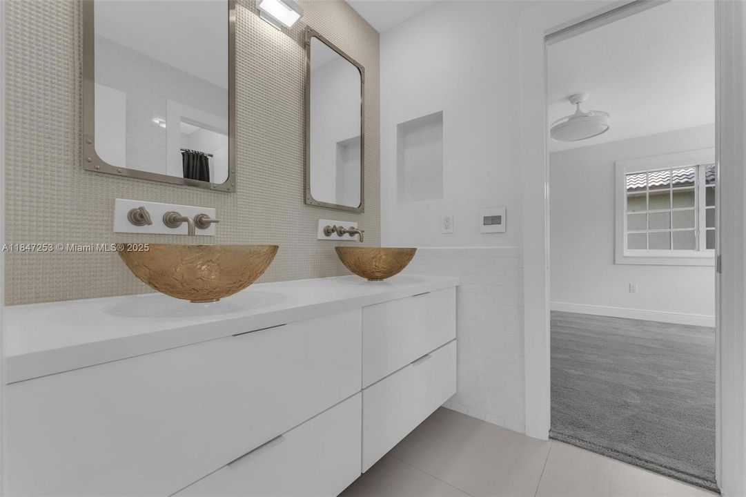 En Venta: $1,215,000 (6 camas, 4 baños, 3976 Pies cuadrados)