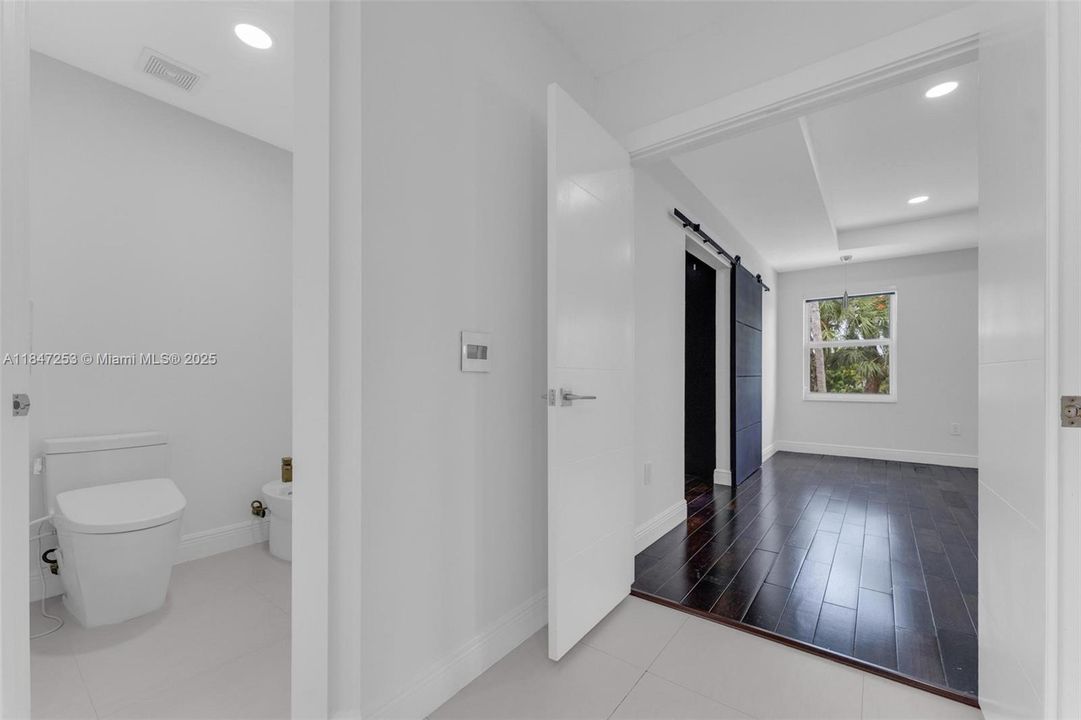 En Venta: $1,215,000 (6 camas, 4 baños, 3976 Pies cuadrados)