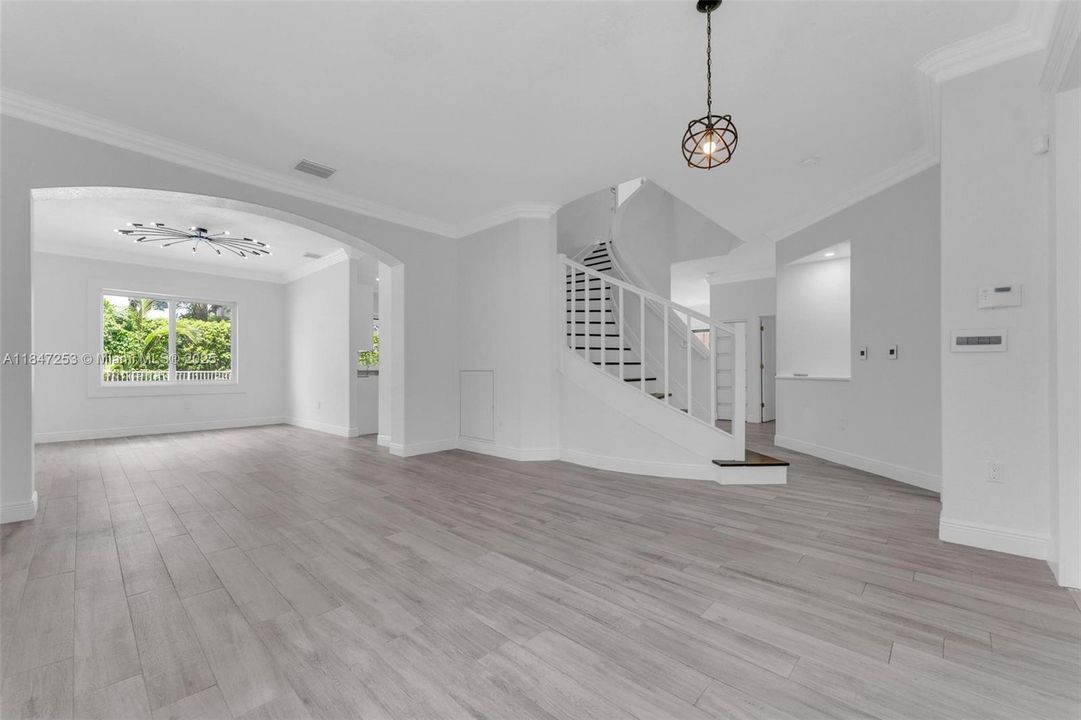 En Venta: $1,215,000 (6 camas, 4 baños, 3976 Pies cuadrados)