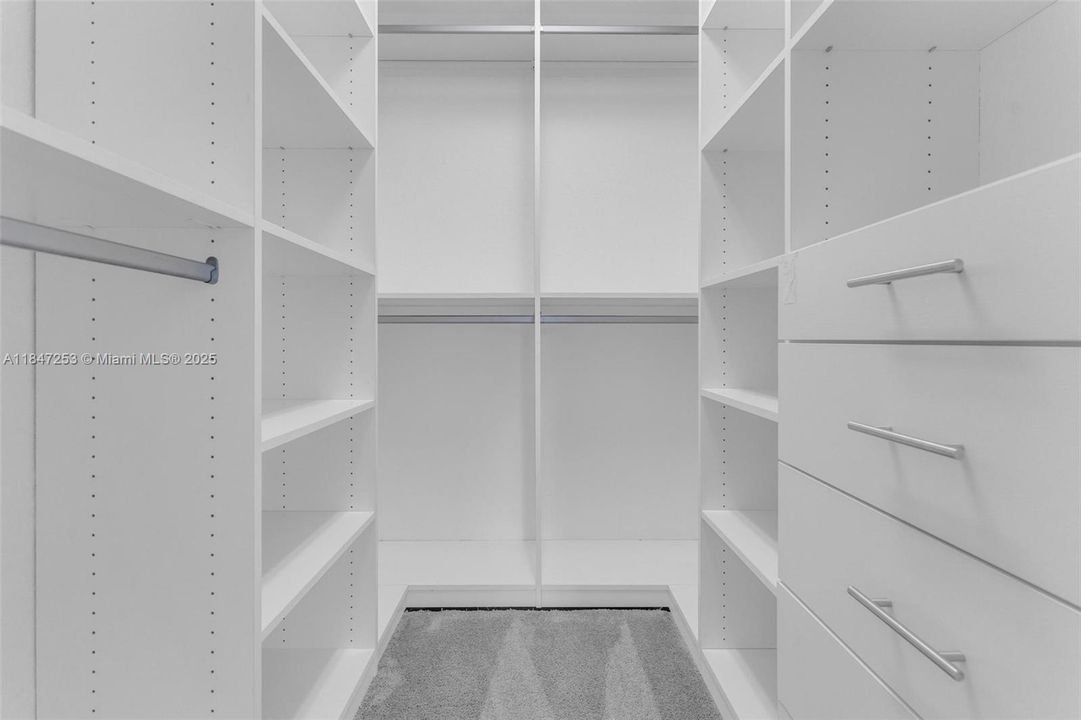 En Venta: $1,215,000 (6 camas, 4 baños, 3976 Pies cuadrados)