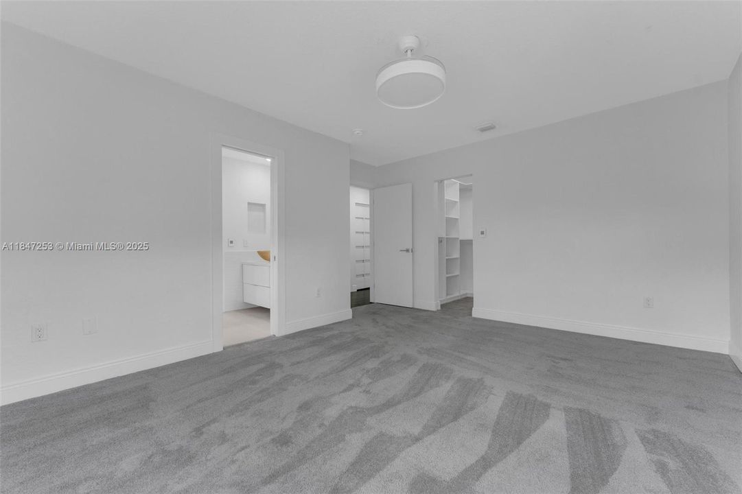 En Venta: $1,215,000 (6 camas, 4 baños, 3976 Pies cuadrados)