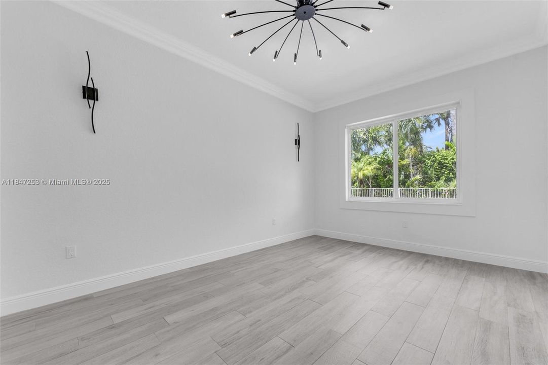 En Venta: $1,215,000 (6 camas, 4 baños, 3976 Pies cuadrados)