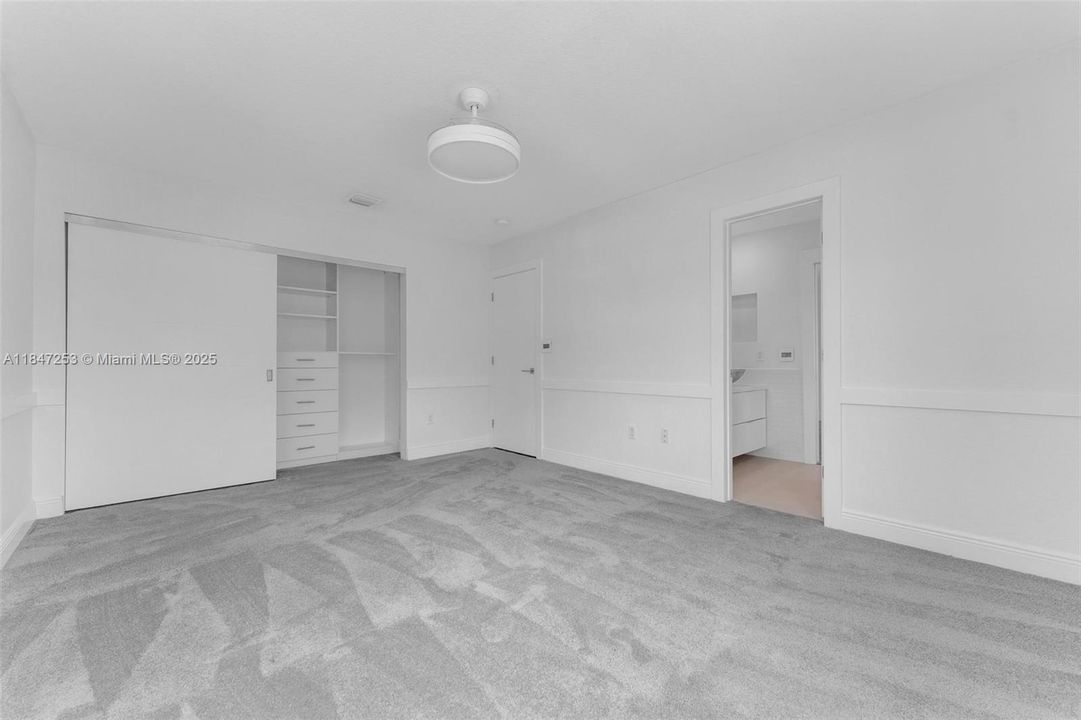 En Venta: $1,215,000 (6 camas, 4 baños, 3976 Pies cuadrados)