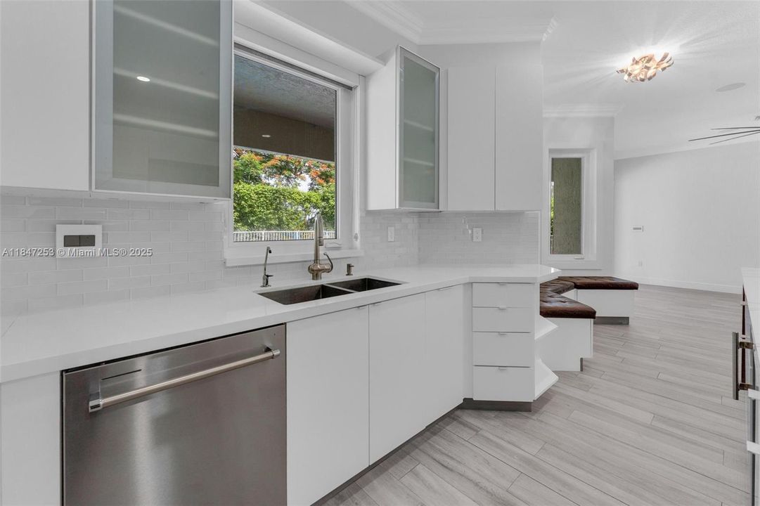 En Venta: $1,215,000 (6 camas, 4 baños, 3976 Pies cuadrados)