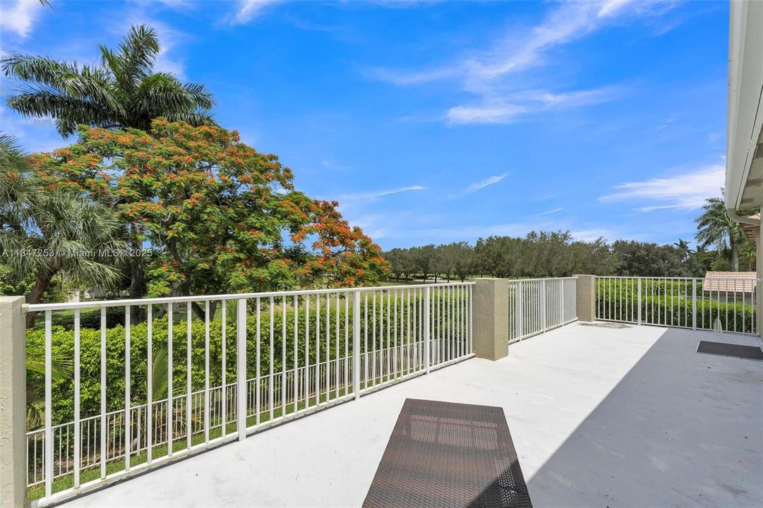 En Venta: $1,215,000 (6 camas, 4 baños, 3976 Pies cuadrados)