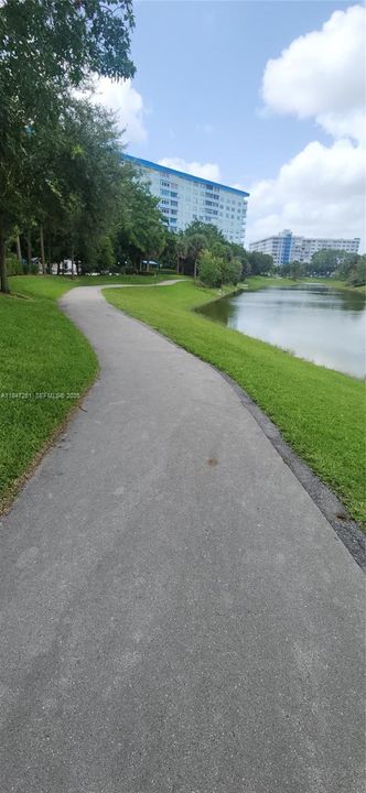 待售: $151,999 (1 贝兹, 1 浴室, 844 平方英尺)