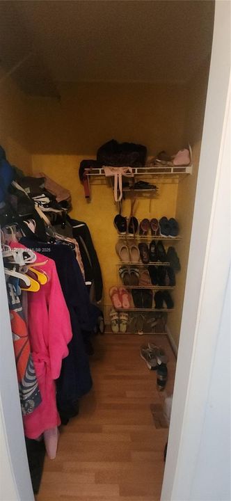 wow what a walk in closet