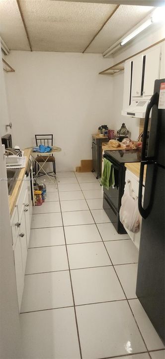 spacious kitchen lots of potential do make it your own