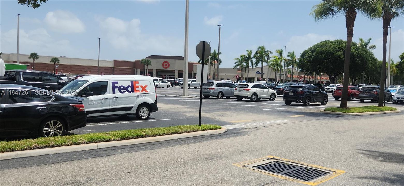 drive to the mall target publix ..all so convenient