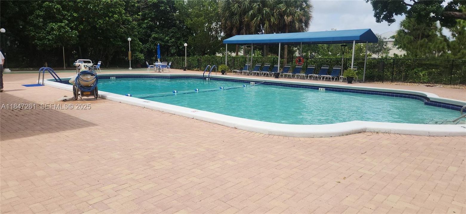 待售: $151,999 (1 贝兹, 1 浴室, 844 平方英尺)