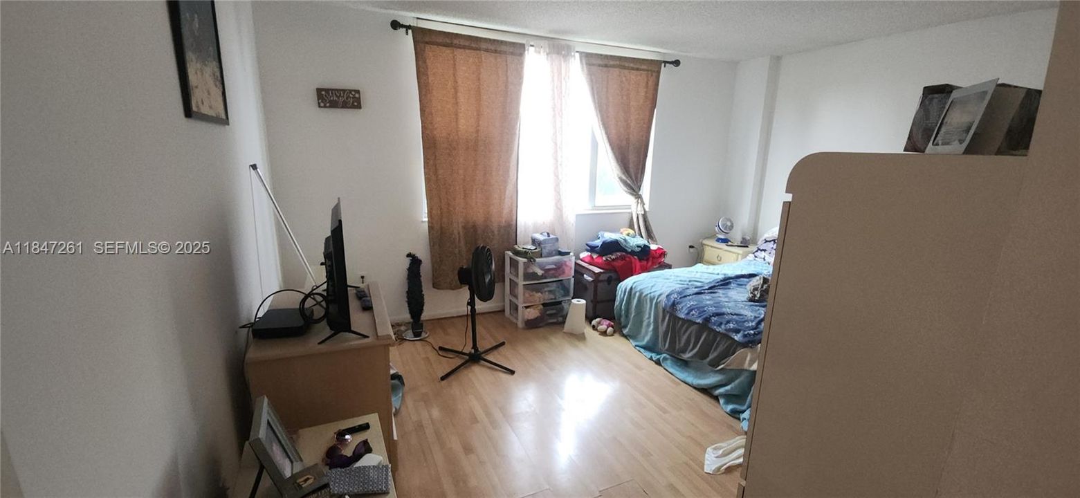 待售: $151,999 (1 贝兹, 1 浴室, 844 平方英尺)