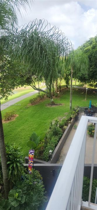 待售: $151,999 (1 贝兹, 1 浴室, 844 平方英尺)