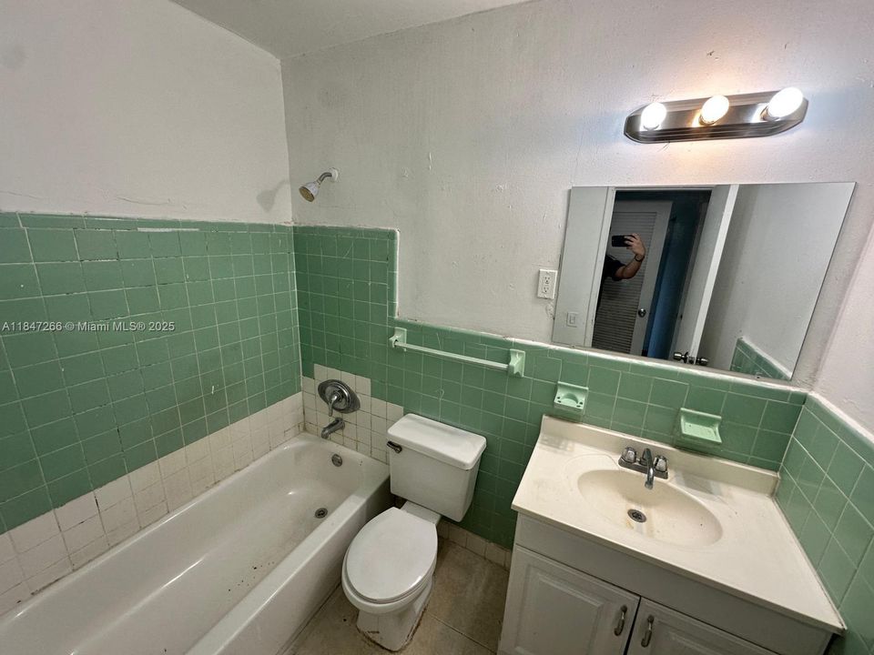 For Sale: $143,900 (1 beds, 1 baths, 653 Square Feet)