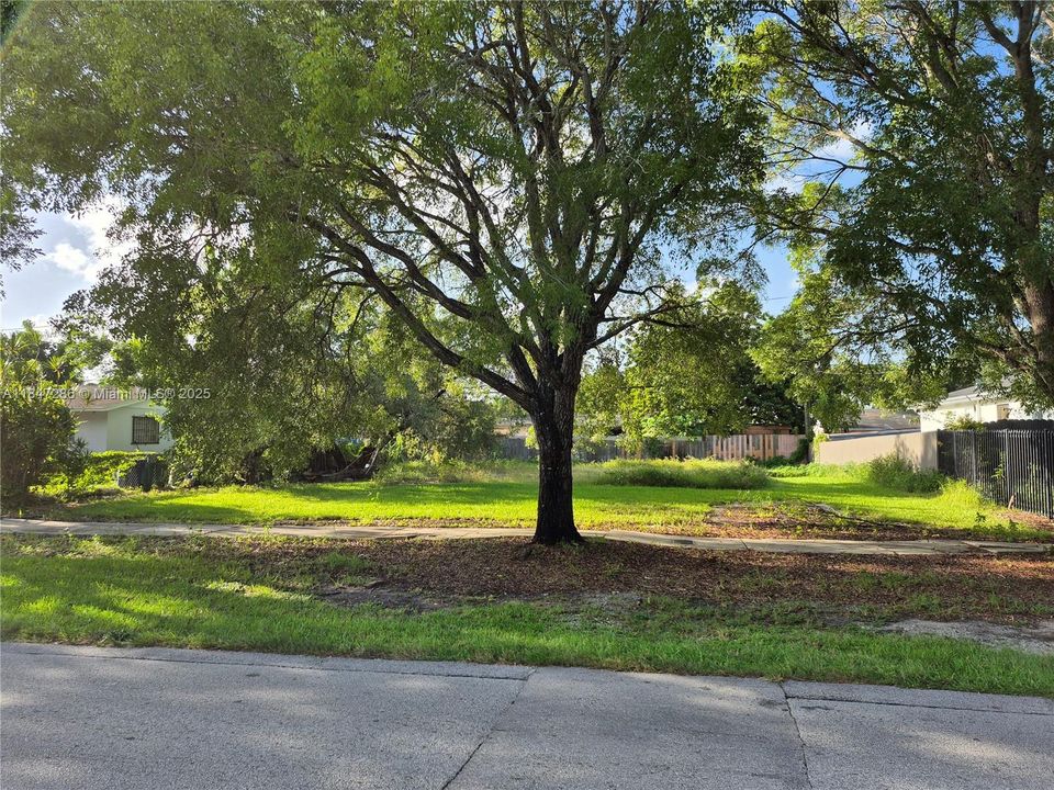 En Venta: $155,000 (0.17 acres)