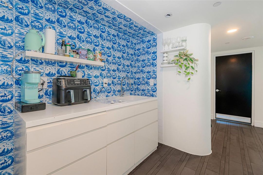 待售: $495,000 (1 贝兹, 1 浴室, 610 平方英尺)