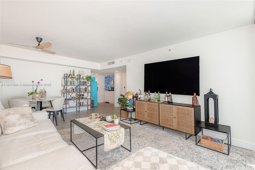 待售: $495,000 (1 贝兹, 1 浴室, 610 平方英尺)