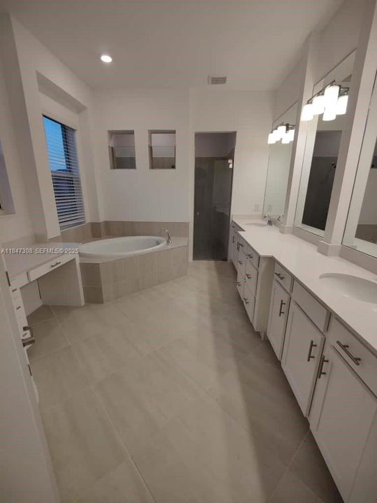 For Rent: $4,700 (3 beds, 3 baths, 0 Square Feet)