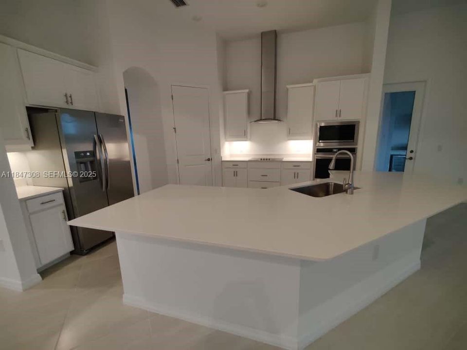 For Rent: $4,700 (3 beds, 3 baths, 0 Square Feet)