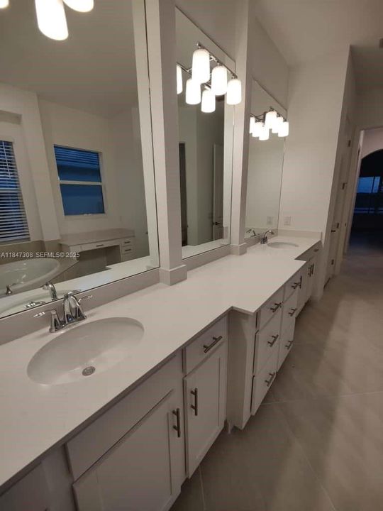 For Rent: $4,700 (3 beds, 3 baths, 0 Square Feet)