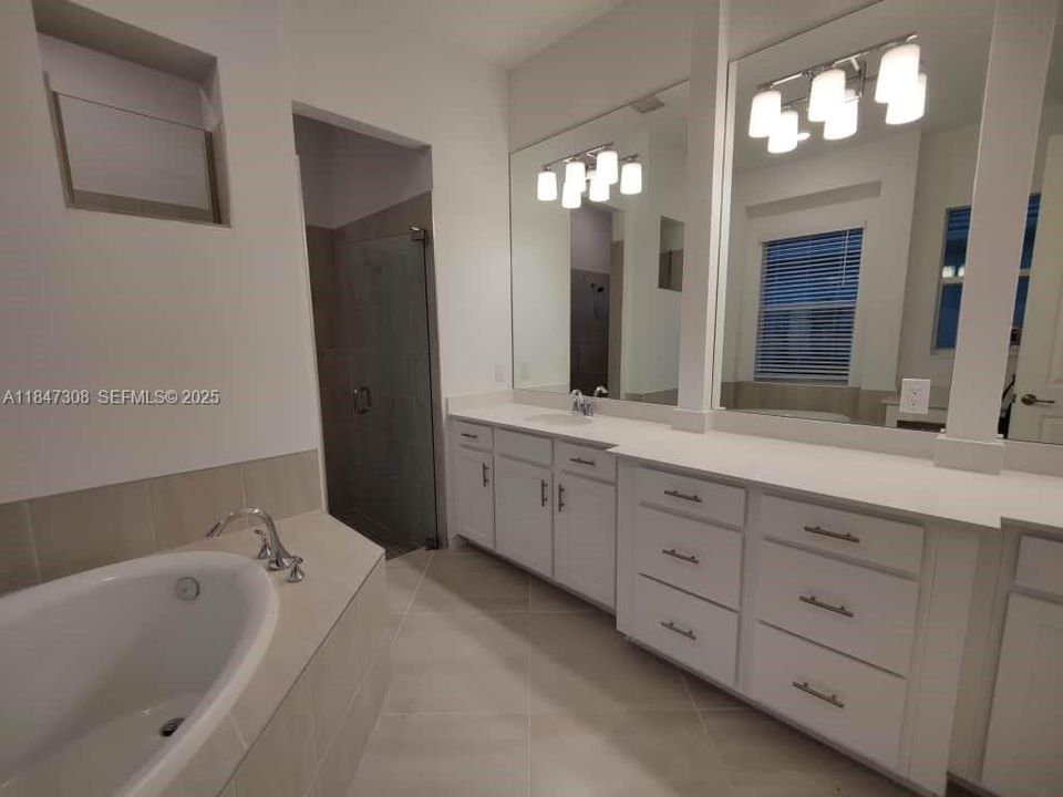 For Rent: $4,700 (3 beds, 3 baths, 0 Square Feet)