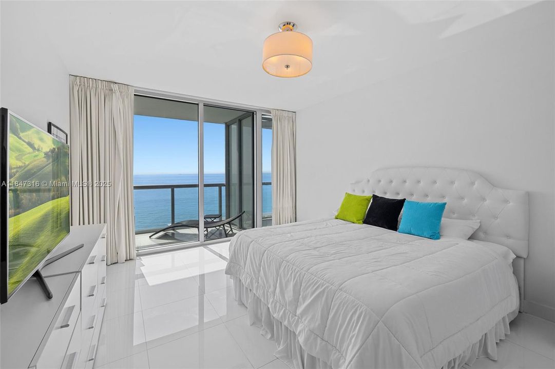 待售: $1,699,000 (2 贝兹, 2 浴室, 1387 平方英尺)