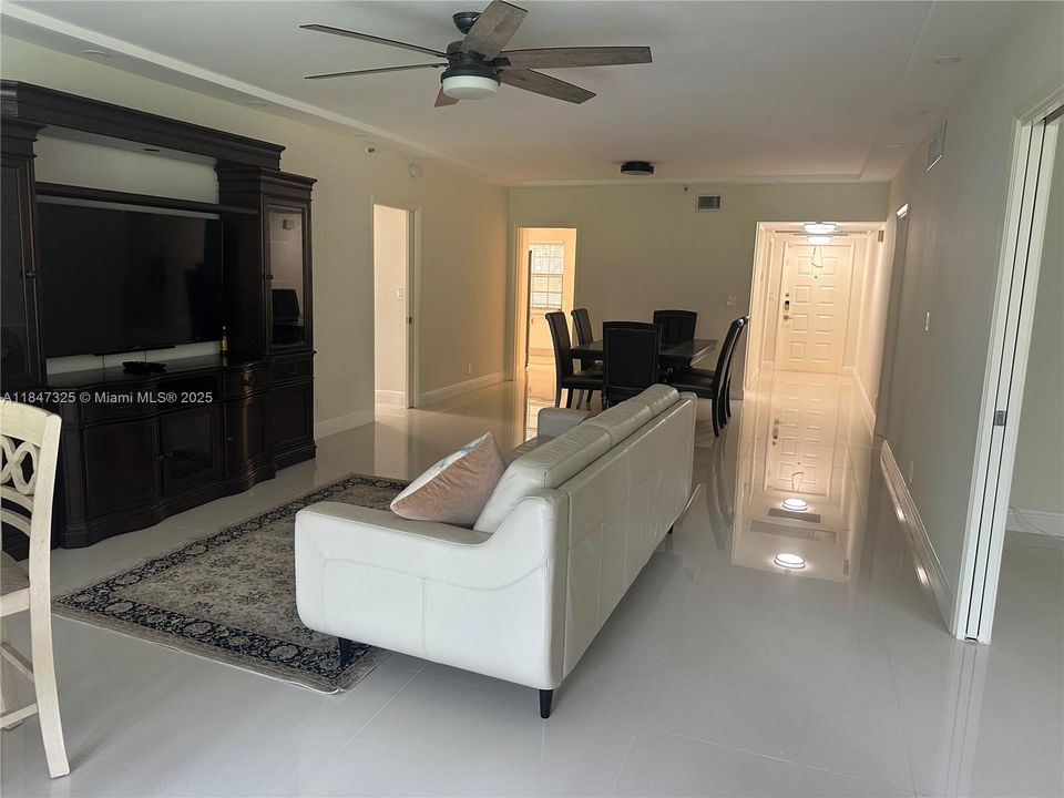 Active With Contract: $2,600 (3 beds, 2 baths, 1620 Square Feet)