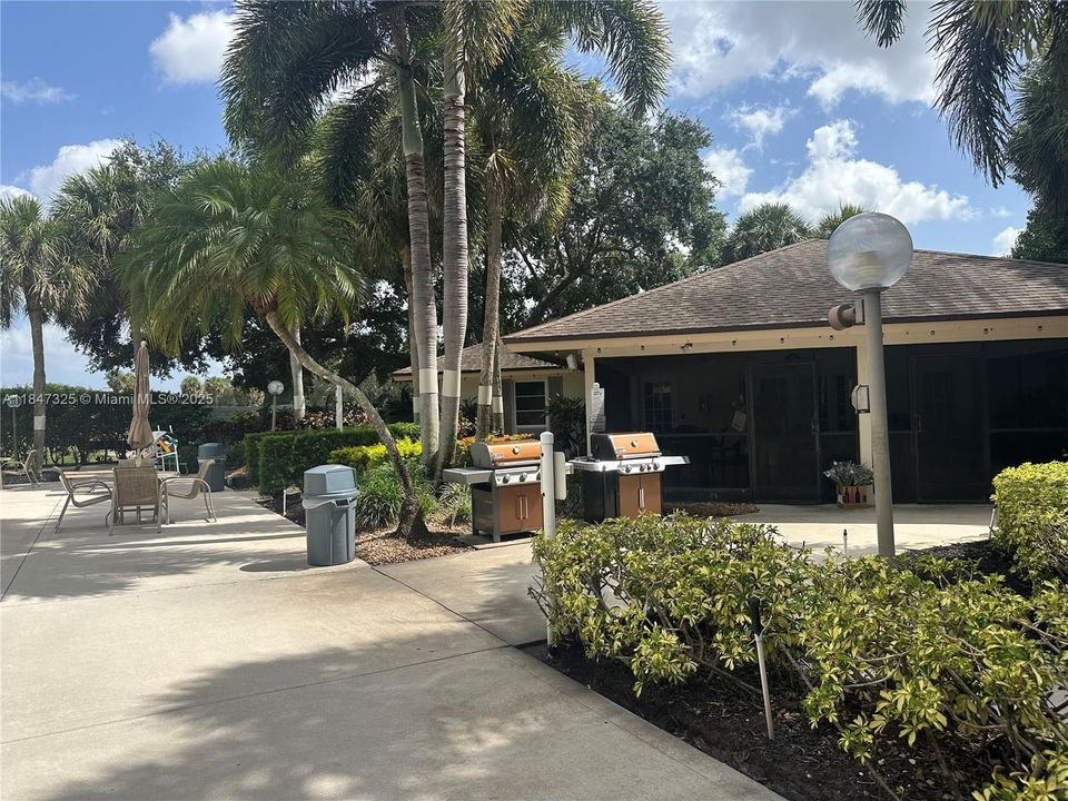 Active With Contract: $2,600 (3 beds, 2 baths, 1620 Square Feet)