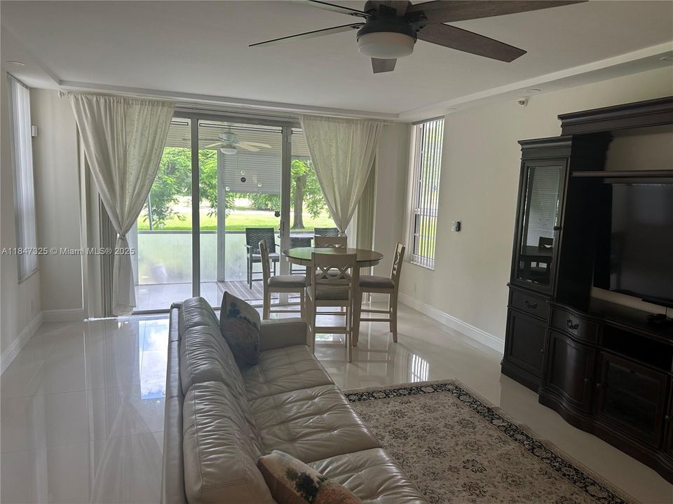 Active With Contract: $2,600 (3 beds, 2 baths, 1620 Square Feet)